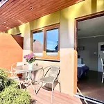 Rajska Mierzeja , Sauna , Jakuzzi ,basen Z Podgrzewana Woda , Klimatyzacja-ogrzewanie , Plac Zabaw , Rowery , Taras Проживание в семье Сарбиново