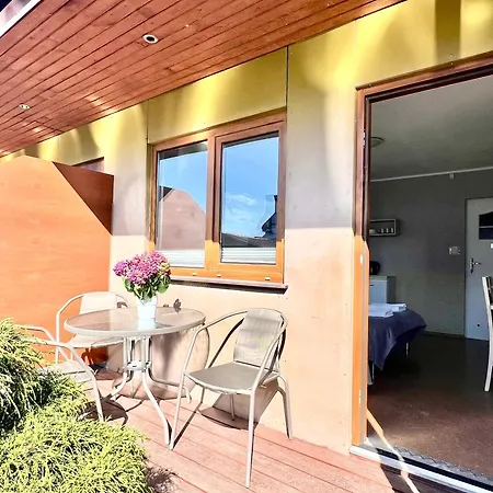 Rajska Mierzeja , Sauna , Jakuzzi ,basen Z Podgrzewana Woda , Klimatyzacja-ogrzewanie , Plac Zabaw , Rowery , Taras Проживание в семье Сарбиново