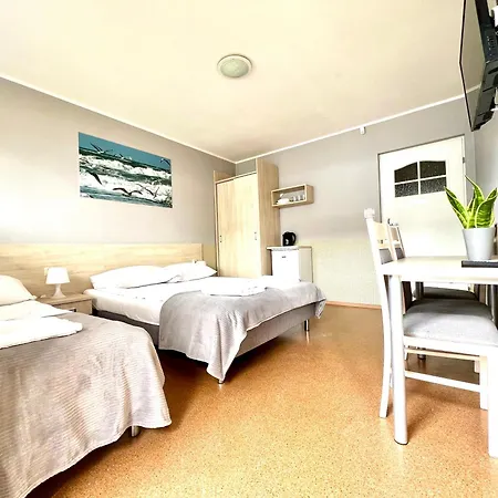 Rajska Mierzeja , Sauna , Jakuzzi ,basen Z Podgrzewana Woda , Klimatyzacja-ogrzewanie , Plac Zabaw , Rowery , Taras Проживание в семье Сарбиново