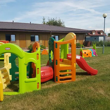 Homestay Rajska Mierzeja , Basen Z Podgrzewana Woda , Klimatyzacja , Plac Zabaw , Rowery , Taras