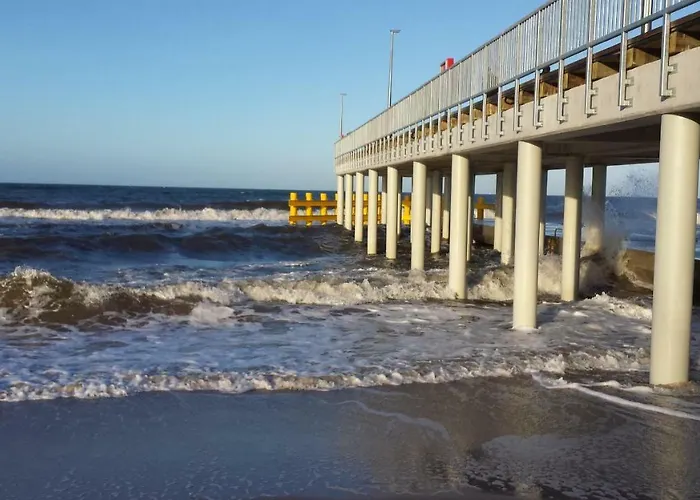 ホームステイ Rajska Mierzeja , Sauna , Jakuzzi ,basen Z Podgrzewana Woda , Klimatyzacja-ogrzewanie , Plac Zabaw , Rowery , Taras サルビノボ